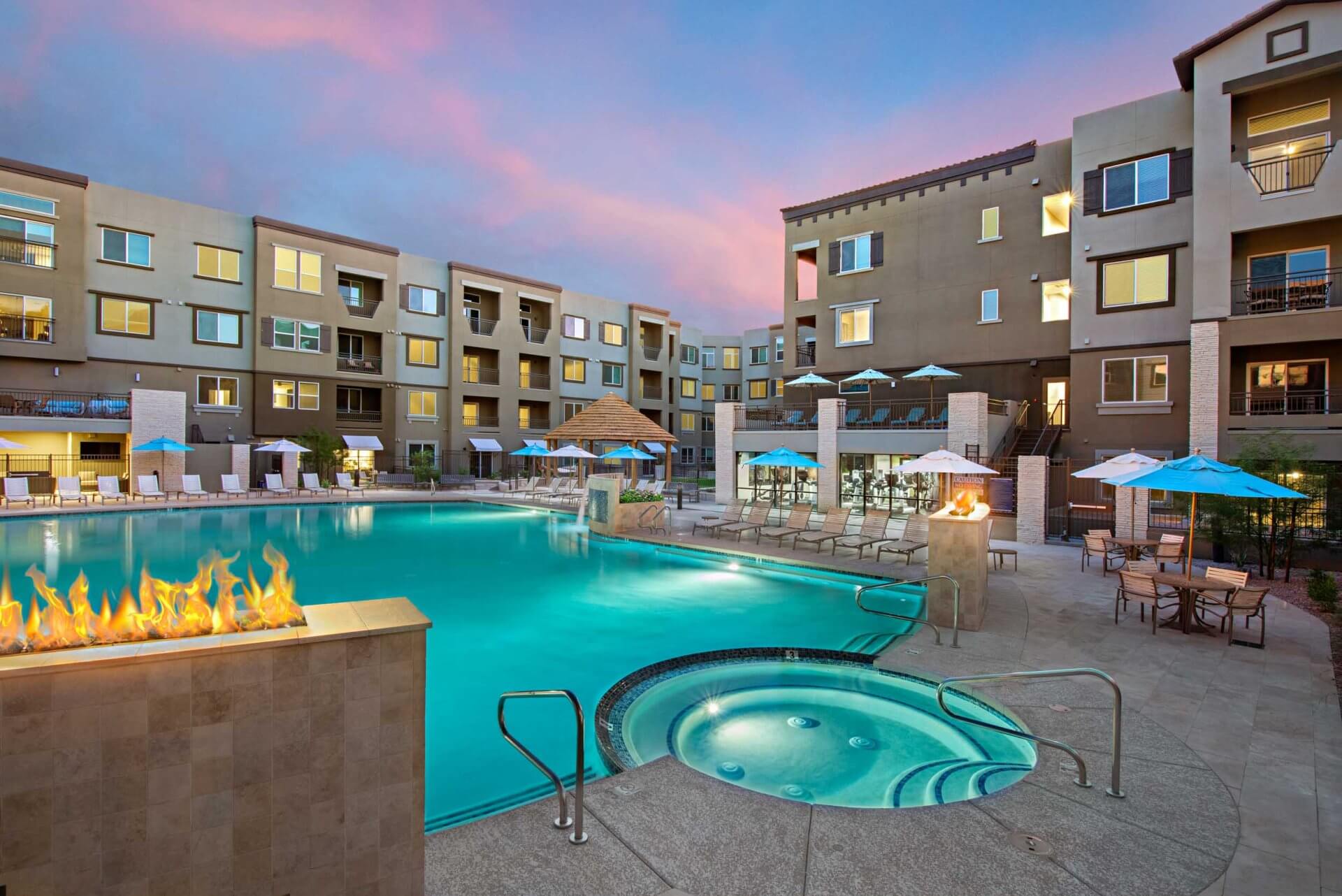 pool at montreux apartments phoenix az