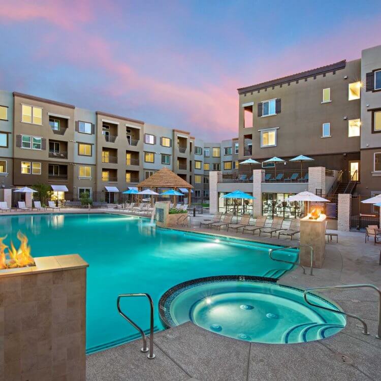 pool at montreux apartments phoenix az